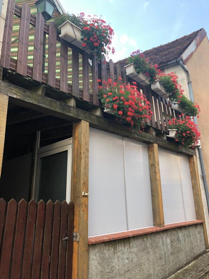 Joli Appartement De 60M2 Avec Balcon A La Campagne Courson-Les-Carrieres Kültér fotó